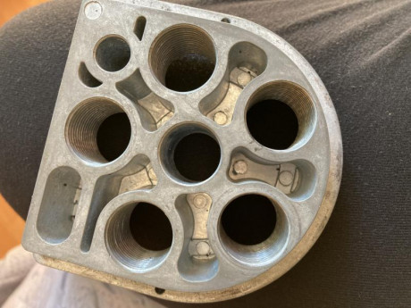 Buenos días. 

Vendo cabezal porta dies de la Dillon 650xl. Creo que también es válido para la 750, pero 01