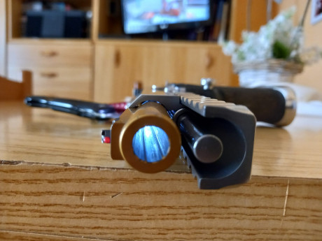 Un amigo me ha pedido que le anuncie esta pistola. tiene poco uso. es una infinity en calibre .40.
el 32