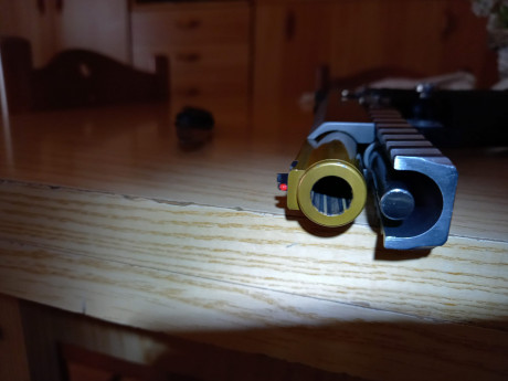 Un amigo me ha pedido que le anuncie esta pistola. tiene poco uso. es una infinity en calibre .40.
el 30