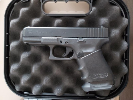 Buenas compañeros, vendo Glock 19 gen 5 comprada hace un año. He tirado 3 cajas con ella y ante la falta 02