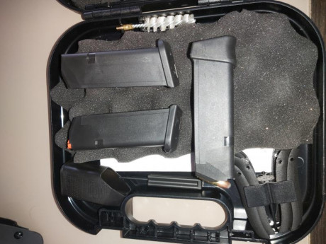 Buenas compañeros, vendo Glock 19 gen 5 comprada hace un año. He tirado 3 cajas con ella y ante la falta 21