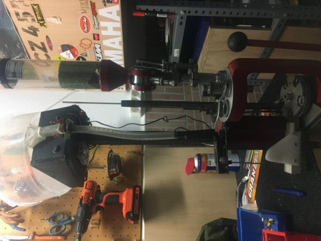 Vendo automatización de la prensa hornady 
Dosificador de vainas 
Más información por privado 
180€ 01