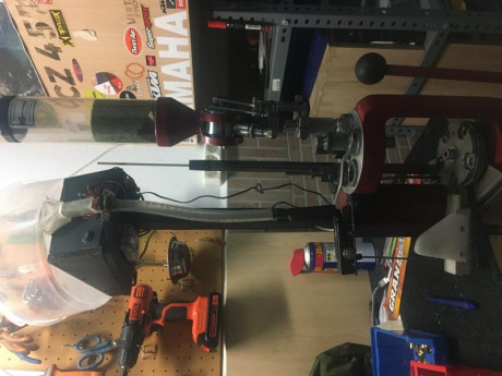 Vendo automatización de la prensa hornady 
Dosificador de vainas 
Más información por privado 
180€ 00