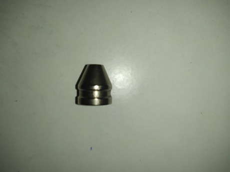 Se vende compensador de 8 agujeros para pistolas Steyr nuevo sin estrenar. Precio:35 euros. Portes pagados. 01