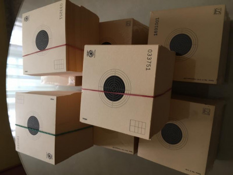 Buenas tardes.
Vendo 9 tacos de blancos (250 blancos por taco) de carabina aire miras cerradas ISSF.
Precio 00