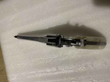 Se vende revólver Llama Comanche II , calibre 38special de 6”
 Con cachas de nácar, gatito regulable  01