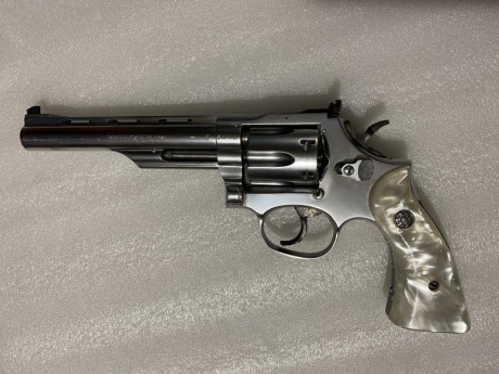 Se vende revólver Llama Comanche II , calibre 38special de 6”
 Con cachas de nácar, gatito regulable  00