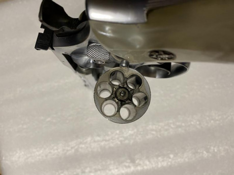 Se vende revólver Llama Comanche II , calibre 38special de 6”
 Con cachas de nácar, gatito regulable  10
