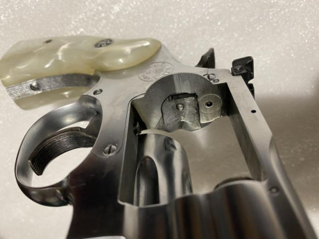 Se vende revólver Llama Comanche II , calibre 38special de 6”
 Con cachas de nácar, gatito regulable  21