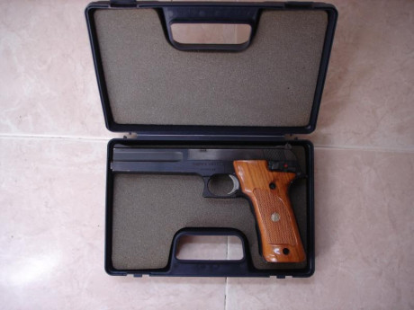vendo pistola S&W calibre 22 lr en perfecto estado con un cargador y maletín el arma a disparado muy 02