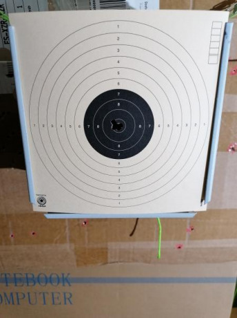 Bueno, para animar el foro un poco, propongo colgar fotos de dianas y arma usada para ello, pudiendo ser 90