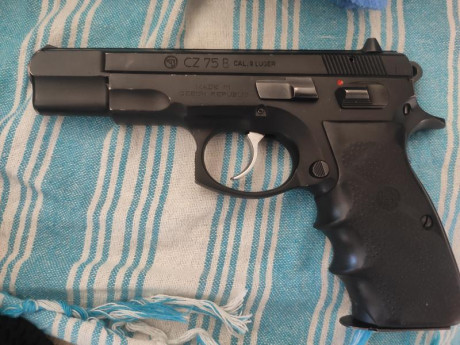 Vendo CZ75B en muy buen estado, pocos disparos, cachas Hogue,  esta guiada con licencia A.

 IMG_20211027_162213.jpg 02