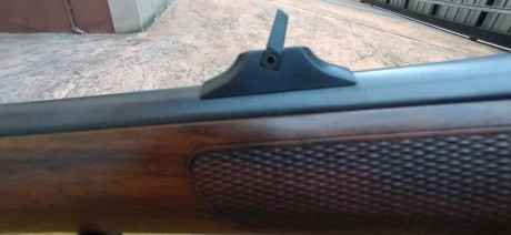 Hola.
Vendo rifle de caza CZ 557 en calibre 8x57JS. Capacidad de cinco cartuchos en el almacén, que es 50