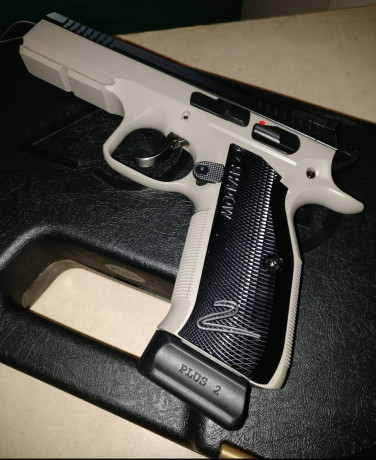 Vendo CZ Shadow 2, solo gastadas entre 10-15 cajas como mucho en menos de 2 años ( comprada nueva en armeria) 02