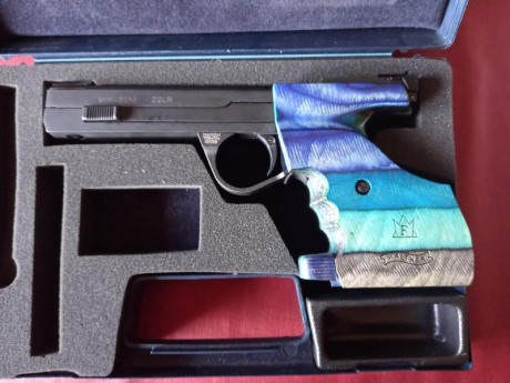 Vendo esta pistola Baikal del calibre 22. 
Retirada de la venta
Un saludo 02