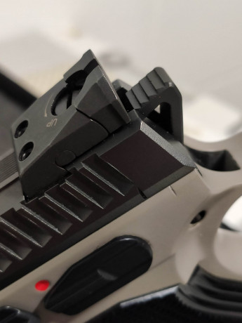 Vendo CZ Shadow 2, solo gastadas entre 10-15 cajas como mucho en menos de 2 años ( comprada nueva en armeria) 41