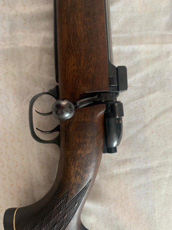 Buenas a todos. Vendo rifle Mauser 3000L para ZURDOS en calibre 8x68S. Madera grado 3 y  está completamente 12