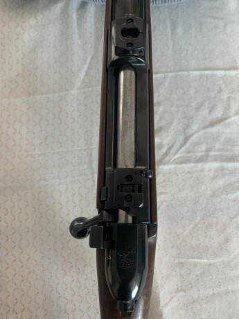 Buenas a todos. Vendo rifle Mauser 3000L para ZURDOS en calibre 8x68S. Madera grado 3 y  está completamente 11