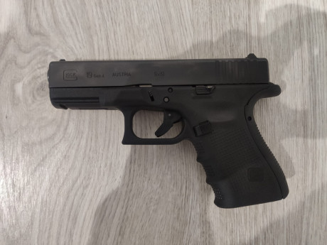 VENDO GLOCK 19 GEN 4, CON MUY POCO USO.
INCLUYE:
- 2 CARGADORES
- FUNDA VEGA HOLSTER Y UNA PARA INTERIOR
-KIT 00