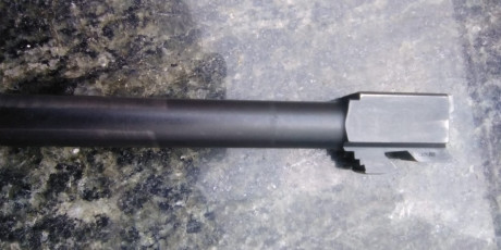 Buenas tardes un amigo vende pistola por no hacer uso de ella lleva maletín para trasporte dos cargadores 22