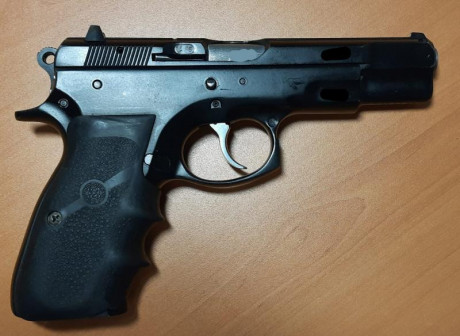 Pistola semiautomática fabricada en República Checa de alta precisión, larga vida útil gracias a que está 00