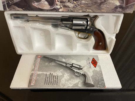 Revolver modelo Remington 1858 en acero inoxidable del calibre 44 y fabricado por F. Pietta.
No se ha 02