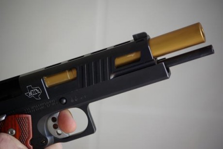 Saludos Jabi, lo hace armeria masip.
Presento hace poco una customizacion de esta STI.
Un saludo. 01