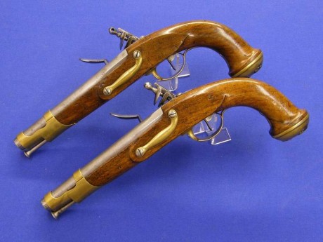 Voy a colocar unas fotos de un arma larga alemana de llave de mecha del siglo XVI. 112
