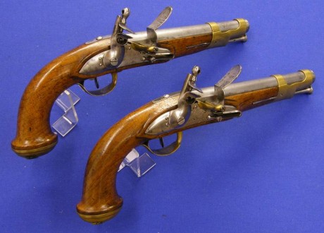 Voy a colocar unas fotos de un arma larga alemana de llave de mecha del siglo XVI. 111