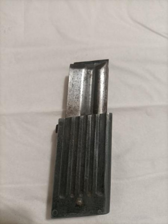 Se vende cargador Erma de 10 balas en perfecto funcionamiento precio 50€ + 5€ envío en la península 02