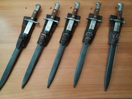 Pongo a la venta parte mi colección de bayonetas suizas antiguas.

Son cinco piezas de distintas épocas 01