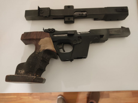 Hola, vendo mi walther GSP, hace bastantes años que la tengo, pero llevo 2 años sin usarla, pero sigue 01