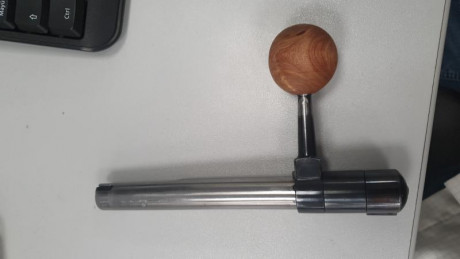 Se venden bolas de cerrojo torneadas en madera curada de olivo, unas de las maderas mas duras y resistentes 150