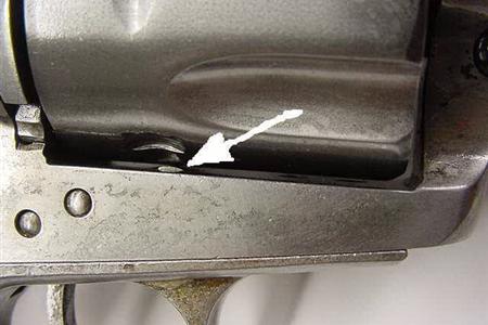 Hola que tal, tengo un Uberti Outlaw negro, que sin haber disparado solo de manipularlo en casa para familiarizarme, 41