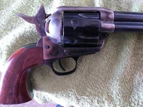 Saludos a todos .como comente y ya apalabrado el revolver 686  .pongo otro en venta
Uberti 44/40 5 pulgadas 00