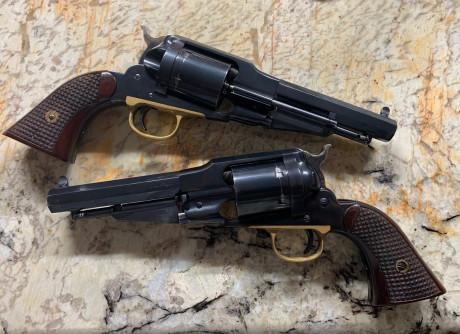 Hola que tal, tengo un Uberti Outlaw negro, que sin haber disparado solo de manipularlo en casa para familiarizarme, 120