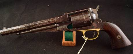 Hola que tal, tengo un Uberti Outlaw negro, que sin haber disparado solo de manipularlo en casa para familiarizarme, 150