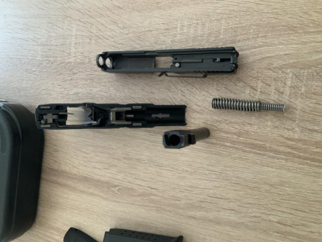 Hola, estoy vendiendo mi Glock 19 con 200 cartuchos tirados, está muy nueva.
El arma se encuentra en Barcelona.
Dos 00