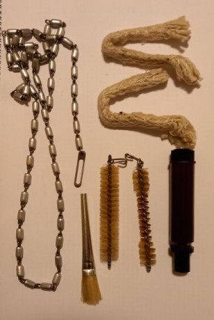 Kit  de limpieza Mauser k98  completo con aceitera ,cadeneta, cepillo y juego de feminelas nuevo de arsenal 01