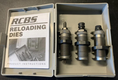 Se venden estos magníficos dies del calibre 9mm PB, del fabricante RCBS.
Vienen en su caja y están en 00