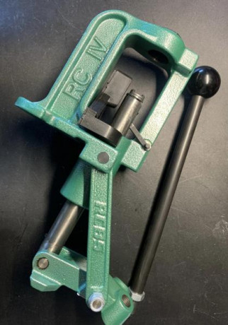 Se vende magnífica prensa de recarga RCBS ROCK CHUCKER.
Está en perfecto estado, entregándose con placa 01