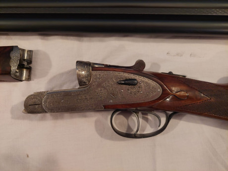 Vendo pareja de escopetas paralelas marca "IRU" de Antonio Madariaga, cañones de 70ctm. con 11
