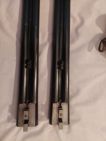 Vendo pareja de escopetas paralelas marca "IRU" de Antonio Madariaga, cañones de 70ctm. con 22