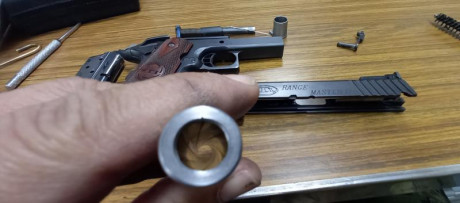 Vendo por necesidad de cupo. un cargador de 9 tiros 
punto de mira STI original de fibra.
pavonado inmaculado 02