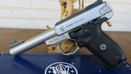 Vendo mi pistola SMITH AND WESSON modelo VICTORY del 22LR por no darle uso, esta como nueva con muy poco 01
