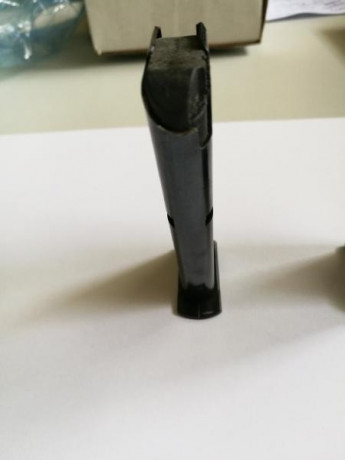 Hola a todos. Haciendo limpieza he encontrado dos cargadores para pistola ASTRA A75, válidos para 9 mm 00