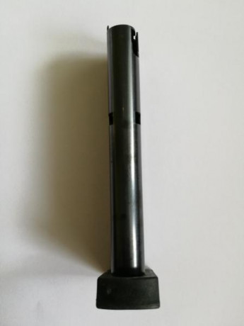 Hola a todos. Haciendo limpieza he encontrado dos cargadores para pistola ASTRA A75, válidos para 9 mm 10