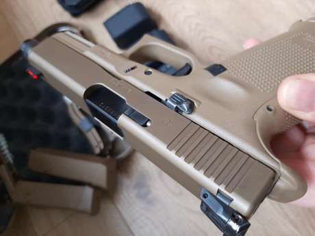 Hola a todos, pongo esta pistola a la venta, con muy poco uso. Unos 400 disparos.

GLOCK 19X THR.
.3 cargadores, 00