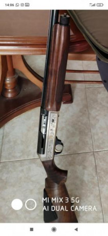 Se vende escopeta semiautomática Benelli SL 80 pasión en muy buen estado tiene 71 cm de cañón y 5 polichoques 02