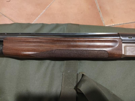 Se vende escopeta semiautomática Benelli SL 80 pasión en muy buen estado tiene 71 cm de cañón y 5 polichoques 01